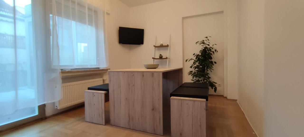 Schoene Und Optimal Gelegene Wohnung Weisskirchen Экстерьер фото